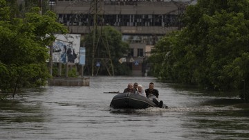 zelensky:-rusia-tembaki-tim-sar-saat-evakuasi-korban-banjir-bendungan