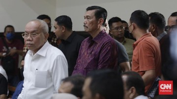 ramai-massa-luhut-di-ruang-sidang-saat-pendukung-haris-dilarang-masuk