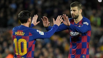 pique-tertawa-usai-barcelona-gagal-dapat-messi