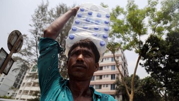 foto:-gerah-warga-bangladesh-‘terpanggang’-gelombang-panas