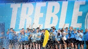 kemeriahan-parade-treble-winners-manchester-city