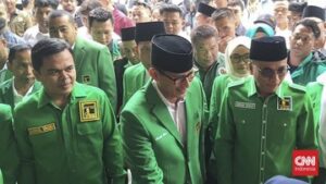 muncul-di-rapimnas-ppp,-sandiaga-diteriaki-‘wapres’,