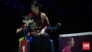 ketika-wasit-indonesia-open-2023-pakai-batik