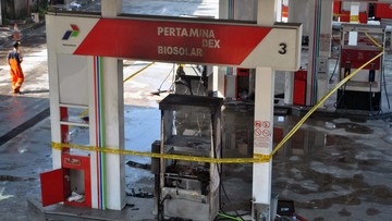 motor-di-spbu-terbakar-karena-goyang-goyang-saat-isi-bensin