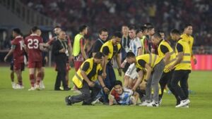 penyusup-di-indonesia-vs-argentina-terancam-blacklist-dari-stadion