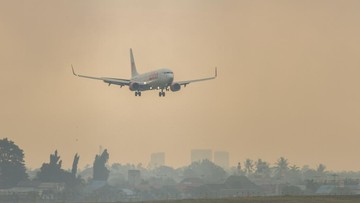 kebakaran-lahan-terjadi-dekat-bandara-syamsudin-noor-kalsel