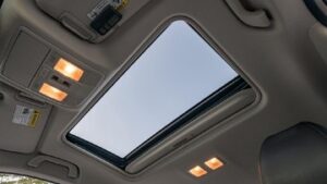 cara-mencegah-sunroof-mobil-bocor