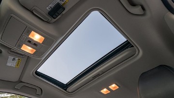 cara-mencegah-sunroof-mobil-bocor