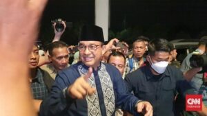 ketika-relawan-membeludak-sambut-anies-pulang-haji-di-bandara-soetta