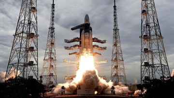 india-sukses-luncurkan-roket-chandrayaan-3-menuju-bulan