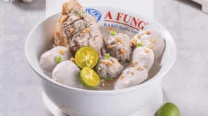 baso-a-fung-hancurkan-alat-makan-usai-influencer-makan-kerupuk-babi