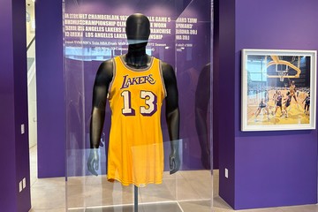 jersey-pebasket-legendaris-lakers-dilelang,-ditaksir-laku-rp-60-m