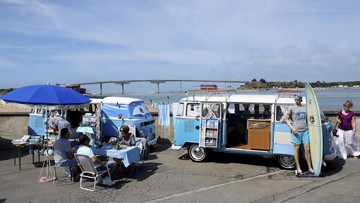 foto:-ratusan-penggemar-vw-kombi-kumpul-di-pantai-vendee