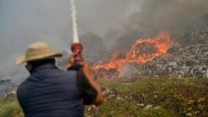 kebakaran-tpa-sarimukti-belum-padam,-makin-meluas