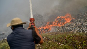 kebakaran-tpa-sarimukti-belum-padam,-makin-meluas