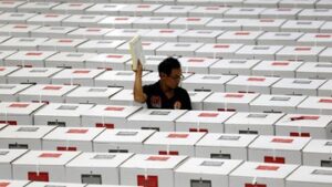 curiga-intervensi-jokowi-di-balik-rencana-majukan-jadwal-pilkada-2024