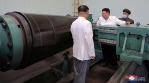 kim-jong-un-pamer-kapal-selam-nuklir-baru:-alat-serang-baru-korut