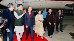 tiba-di-india-hadiri-ktt-g20,-jokowi-dan-iriana-disambut-tari-bihu