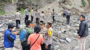 tiga-pekerja-di-bali-tewas-tertimbun-longsor-tebing-30-meter