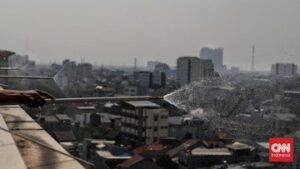 bnpb-klaim-water-mist-turunkan-pm-2.5:-langit-jakarta-terlihat-bersih