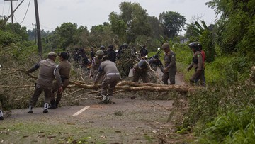 ratusan-polisi-kawal-mediasi-rempang-dinilai-bikin-warga-terintimidasi