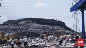 tpa-putri-cempo-solo-masih-membara,-puluhan-keluarga-terdampak-asap