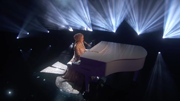 putri-ariani-pukau-panggung-final-agt-2023-dengan-lagu-elton-john