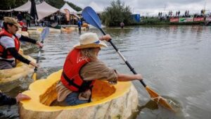 foto:-bukan-kereta-labu-cinderella,-tapi-ada-lomba-perahu-labu