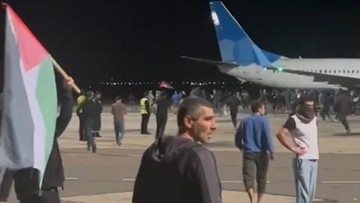 foto:-ratusan-massa-di-dagestan-rusia-serbu-bandara-incar-warga-israel