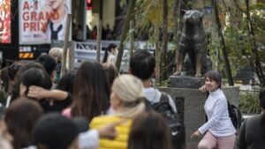 foto:-peringatan-100-tahun-kelahiran-anjing-setia-legendaris-hachiko