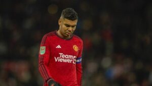 fans-mu-harap-sabar,-casemiro-&-martinez-masih-absen-sampai-natal