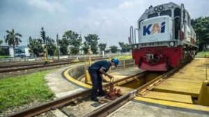 kai-mulai-gunakan-biosolar-b30-untuk-bahan-bakar-kereta