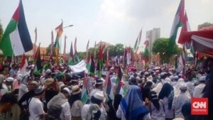 puluhan-ribu-warga-putihkan-surabaya-gelar-aksi-bela-palestina