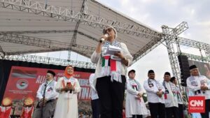 menlu-ungkap-tiga-wni-bertahan-di-gaza,-relawan-di-rs-indonesia