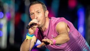 chris-martin-coldplay:-apa-kabar-jakarta,-boleh-dong-pinjam-seratus