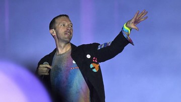 chris-martin-coldplay-di-konser-gbk:-kami-tak-percaya-penindasan