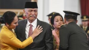 foto:-come-back-luhut-di-istana-saat-pelantikan-ksad-maruli