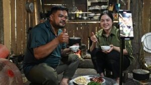 foto:-pekerja-di-vietnam-beralih-jadi-tiktoker-usai-muak-digaji-rendah