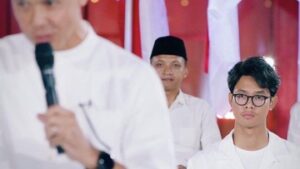 alam-ganjar-bicara-politik-saat-temu-gibran-di-kpu:-senggol-tipis