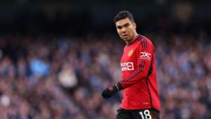 casemiro-tak-masalah-main-jadi-bek-tengah,-tapi…