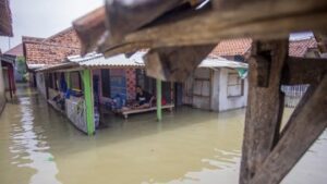 banjir-di-kabupaten-cirebon-rendam-empat-desa:-8.442-warga-terdampak