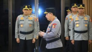 kapolri-resmi-naikkan-pangkat-31-pati,-agung-setya-syahrar-jadi-komjen