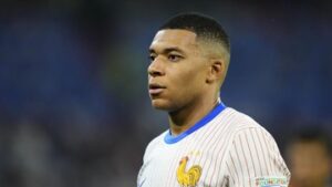 penampakan-mbappe-dengan-jersey-real-madrid