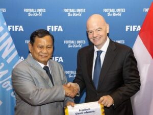 presiden-fifa-jumpa-prabowo,-sebut-kemajuan-sepakbola-indonesia