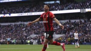 sah!-tottenham-tuntaskan-transfer-solanke