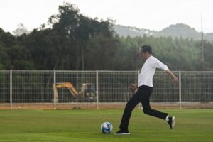 jokowi-pastikan-timnas-bisa-latihan-di-ikn-pada-september